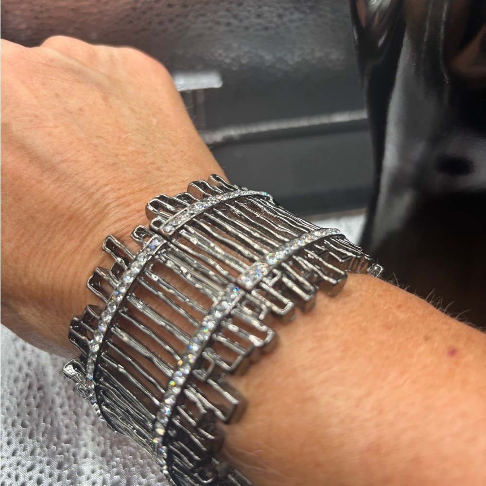Elegant Silver Black Stretchy Bracelet - Picture 4 of 5